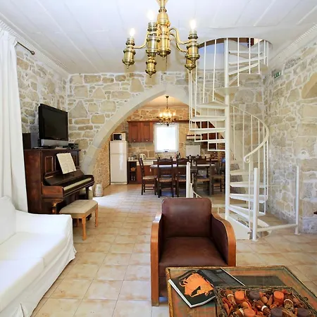 Oasis Kamilari
